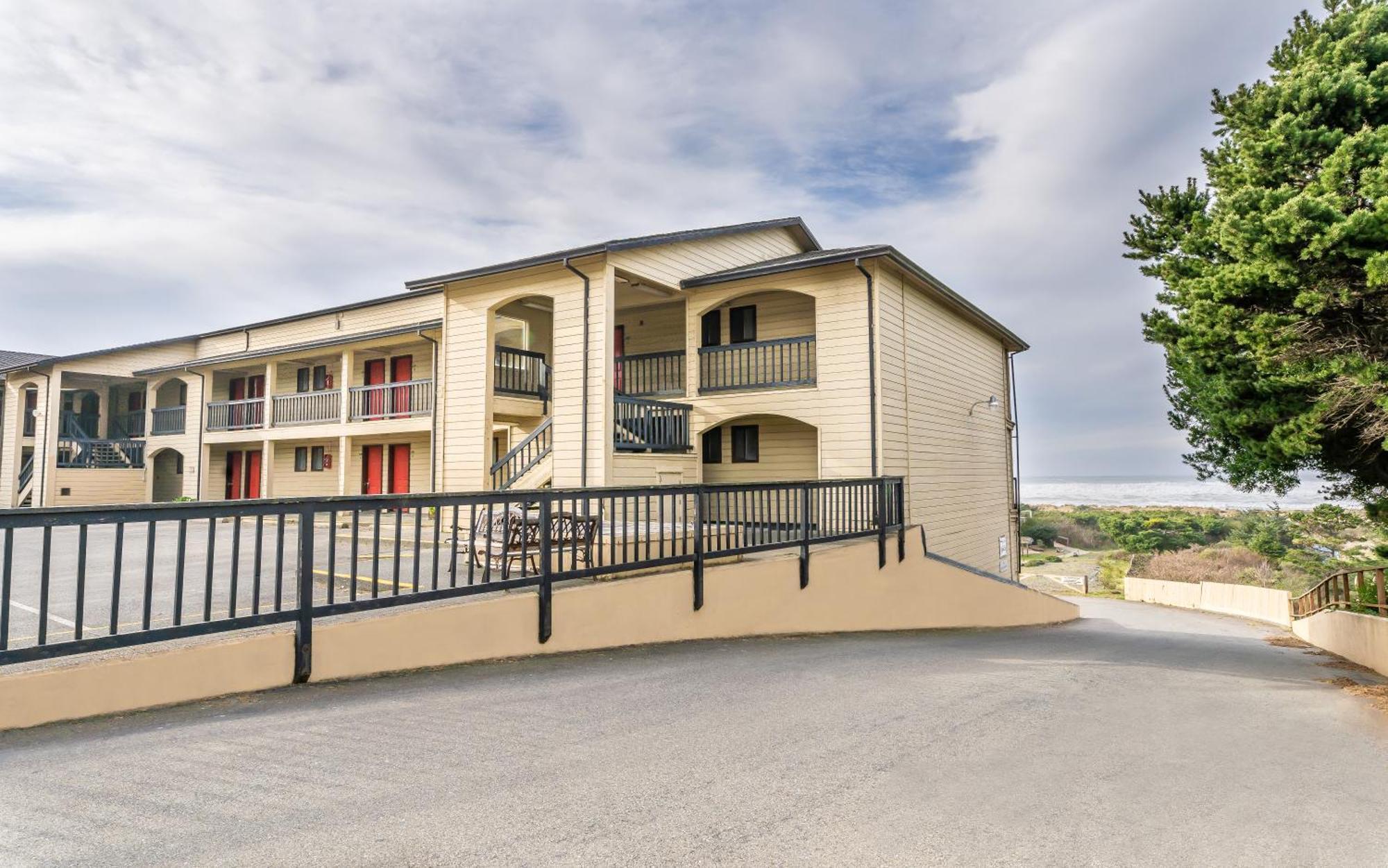 Gold Beach Inn Экстерьер фото